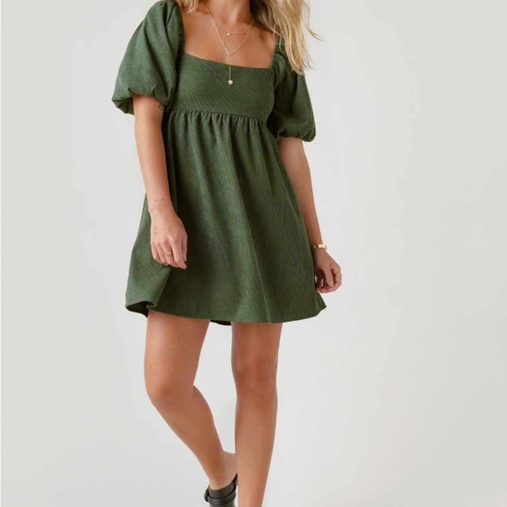 Francesca's Collections Green Smocked Puff Sleeve Mini Dress
